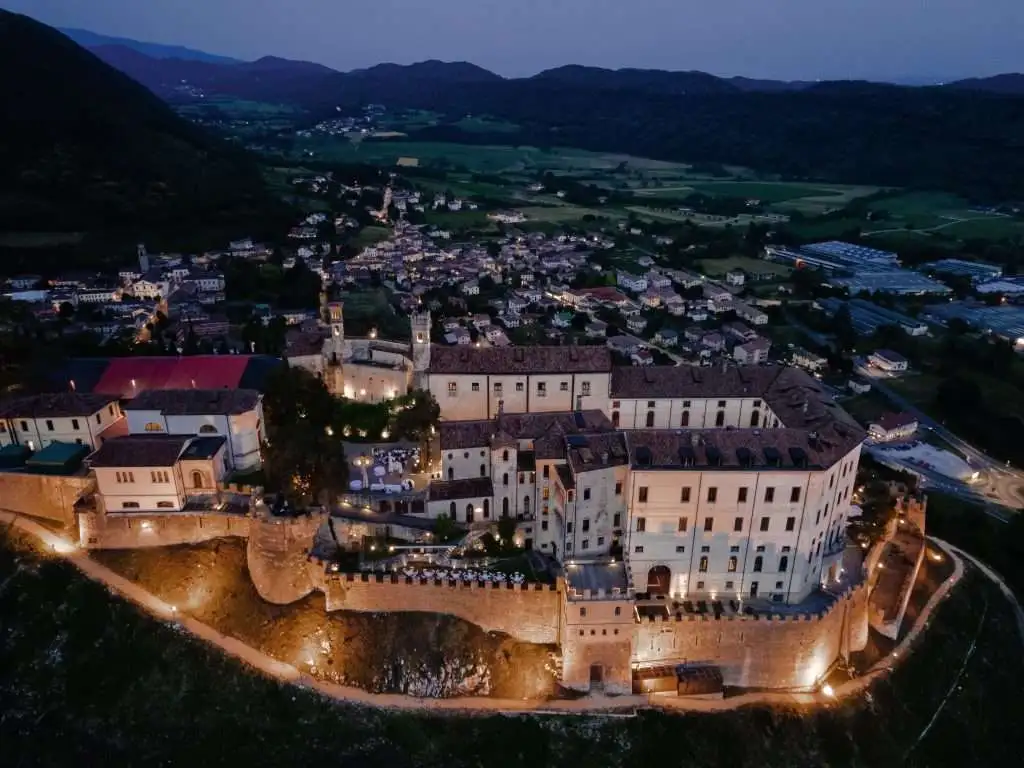 CastelBrando panoramica notturna 1