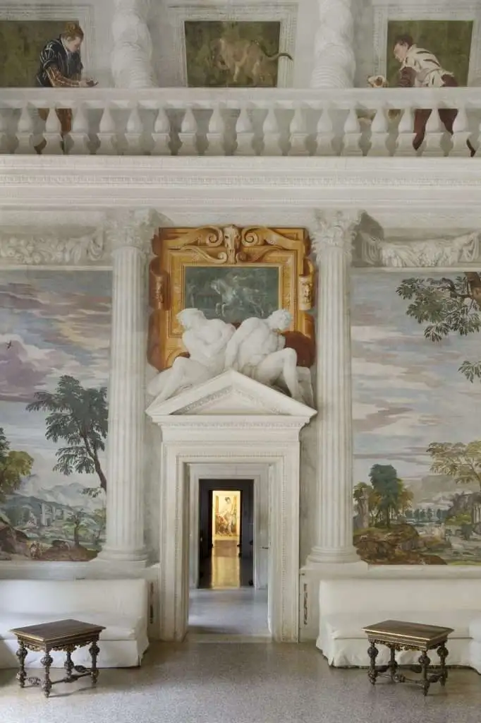 Veduta Sala dellOlimpo verso autoritratto del Veronese