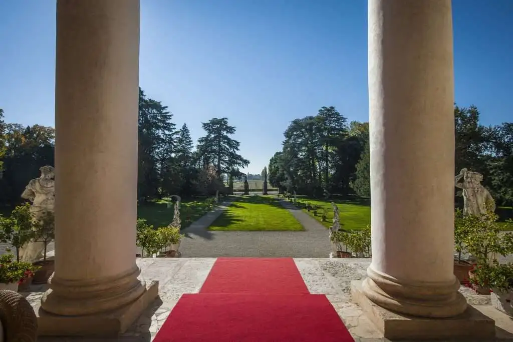 Villa Corner veduta del giardino dal loggiato