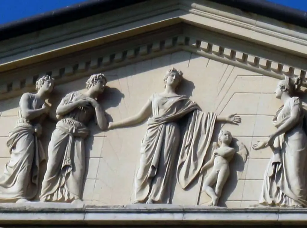 Villa Gera a Conegliano TV. Timpano scolpito da Marco Casagrande