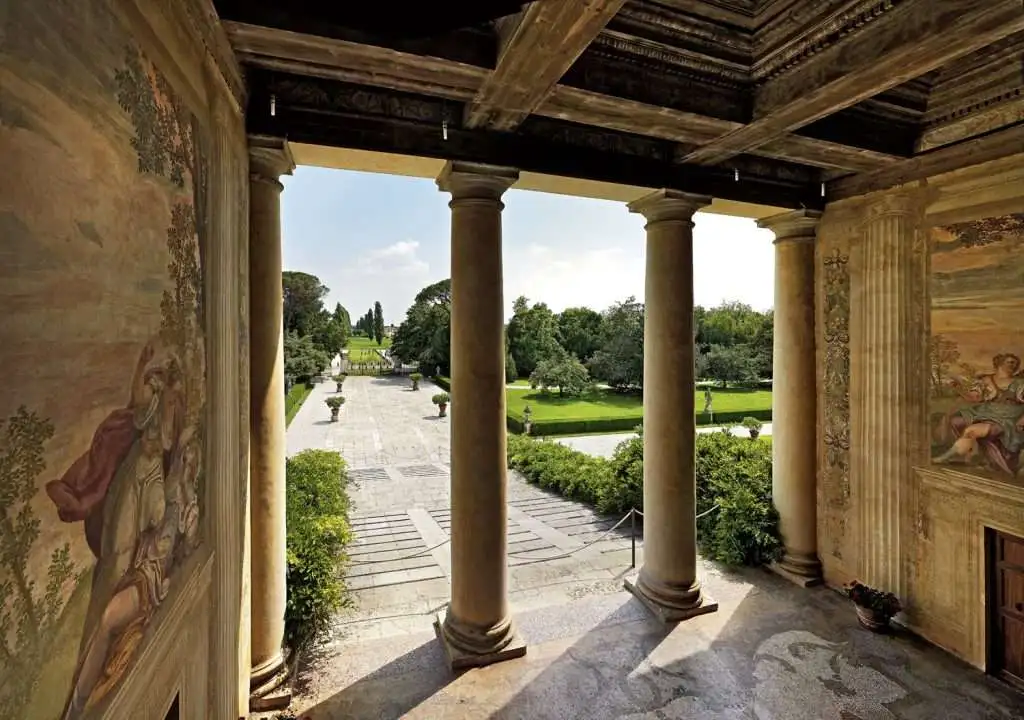 Villa Emo, capolavoro di Andrea Palladio 9 Loggia da int