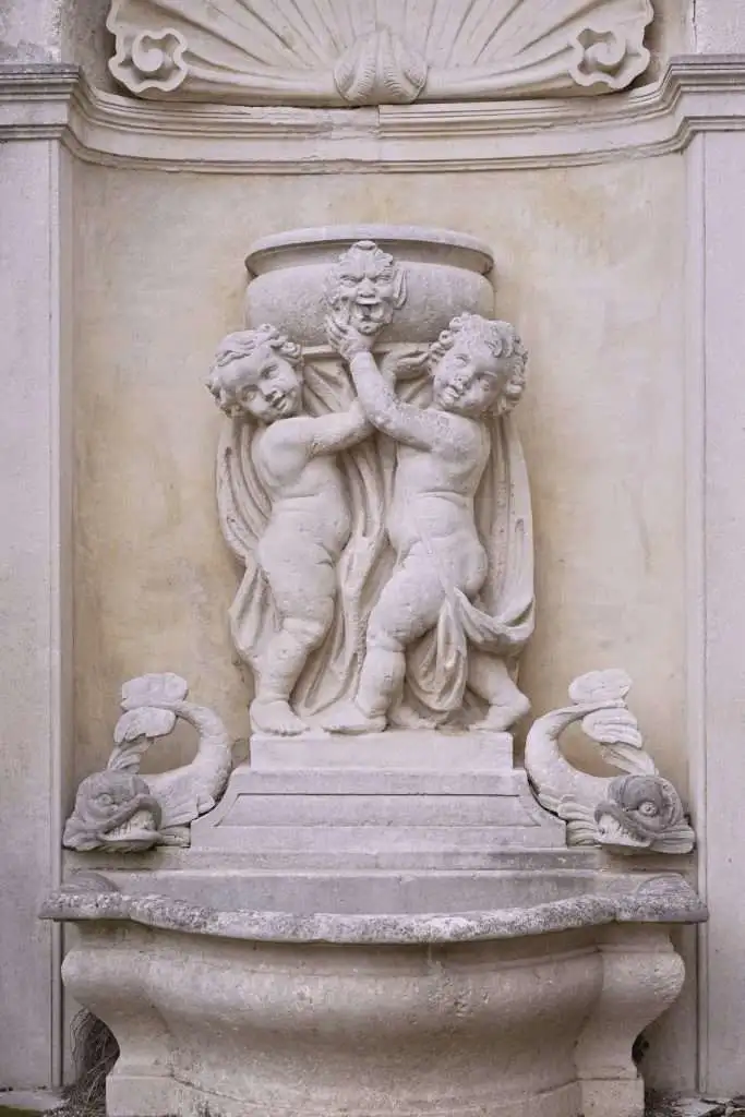 Il Museo di Villa Lattes di Istrana 6 La Fontana dei Putti di Villa Tamagnino Lattes a Istrana TV 1