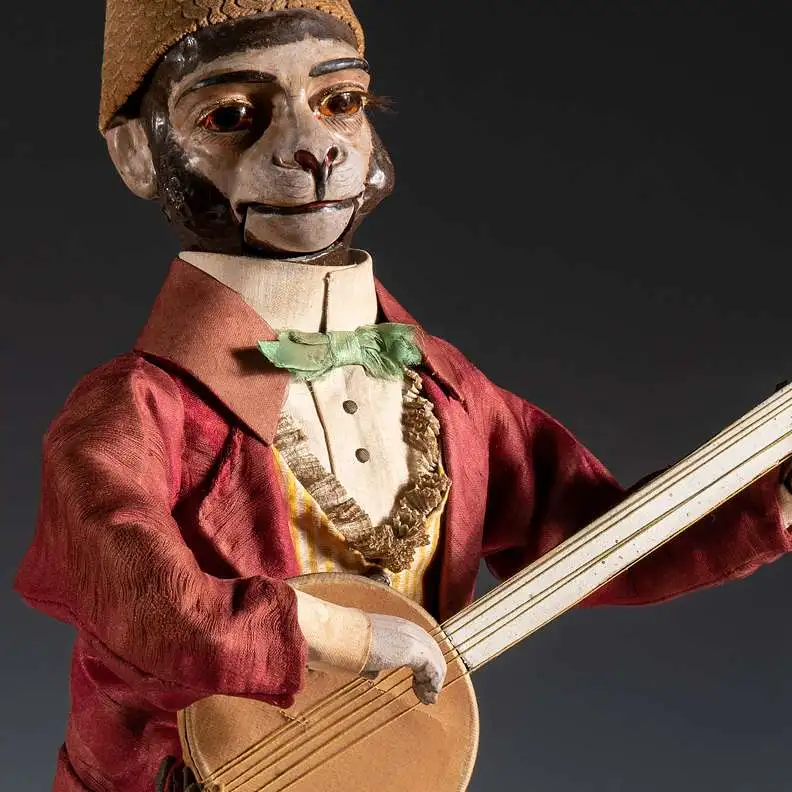 Il Museo di Villa Lattes di Istrana 11 La scimmia che suona il banjo. Villa Tamagnini Lattes a Istrana