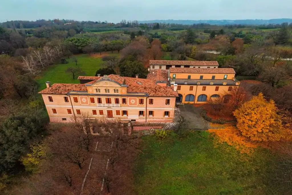 Veduta aerea di Villa Zuccareda Binetti a Montebelluna TV. fondazione sportsystem panoramica