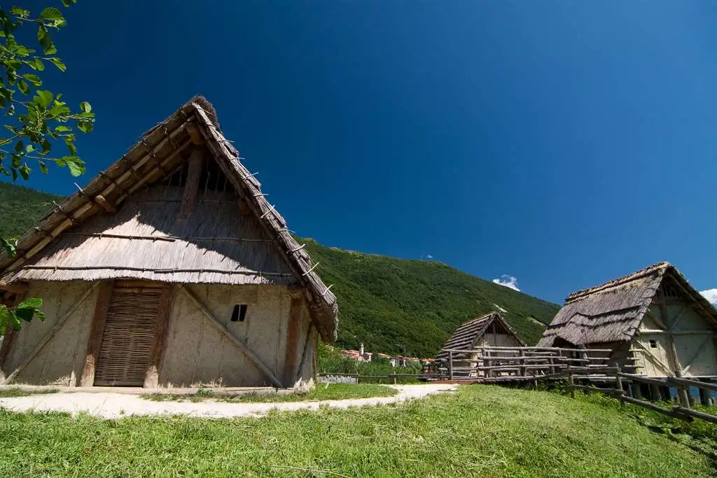Villaggio del Parco Archeologico Didattico del Livelet a Revine Lago TV