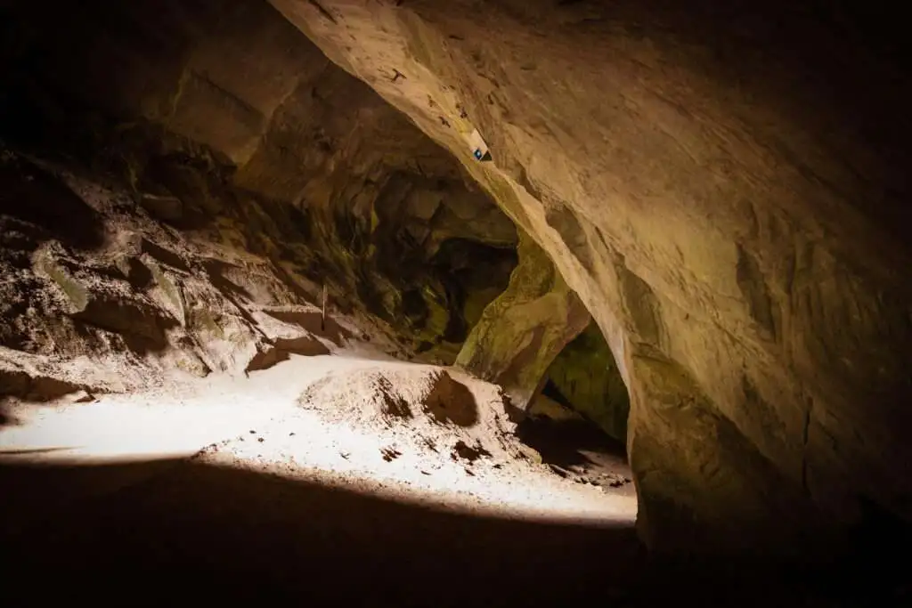Il Parco Grotte del Caglieron a Fregona (TV) 3 Interno cava nel Parco Grotte del Caglieron a Fregona TV