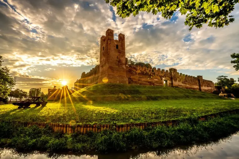 Le mura e la torre civica di Castelfranco Veneto (TV)