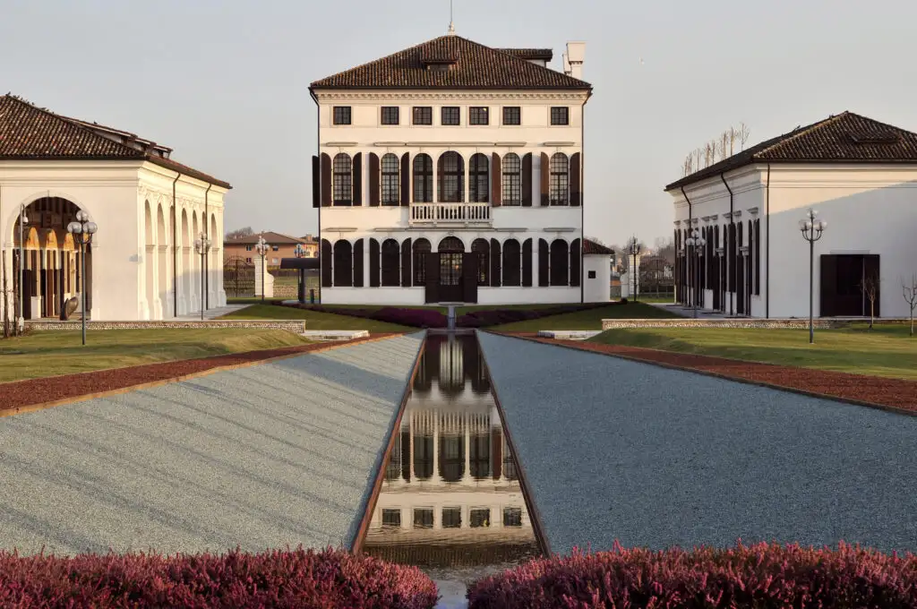 Villa Minelli giardino interno 2009 Credits Corrado PiccoliBenetton Group