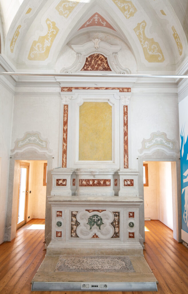 interno cappella seicentesca foto di maria pavliuk