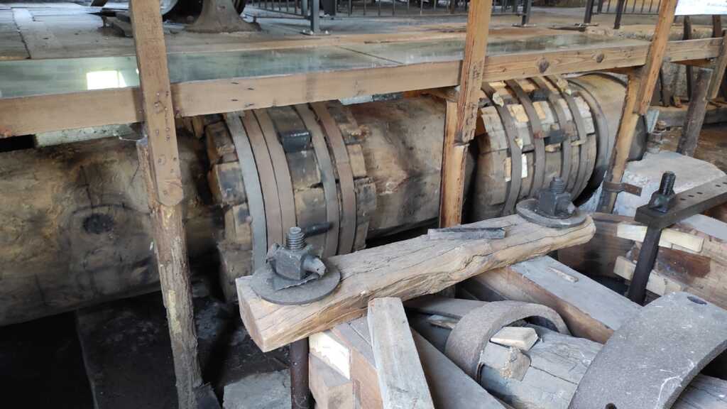 Il Maglio dei Tonet a Francenigo di Gaiarine (TV) 9 Albero di trasmissione del Maglio dei Tonet a Francenigo di Gaiarine TV