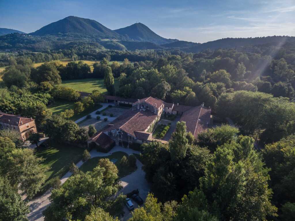 Domenica 15 settembre tour tra le bellezze del Veneto, un viaggio tutto da "comporre" tra le Dimore Amiche 2 estate lush greenery hills
