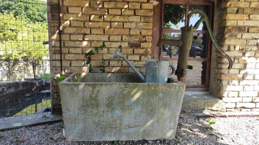 Il Maglio dei Tonet a Francenigo di Gaiarine (TV) 4 scena rustica basin garden tools