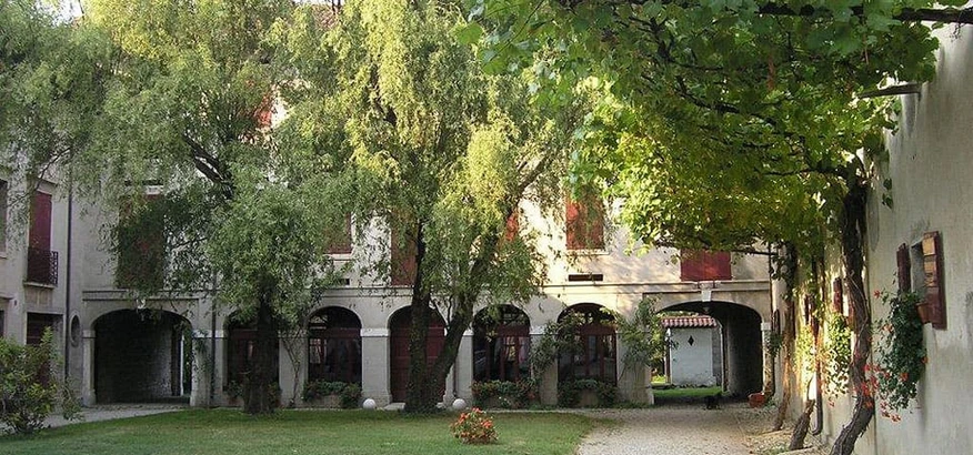 617993 30e9f0a6be1942239e12ed8844382128mv2