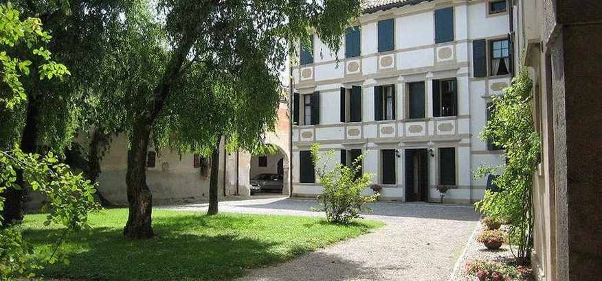 Cortile interno di Villa Pera a Gaiarine TV 2
